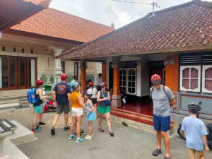 visit-local-home-family-ubud